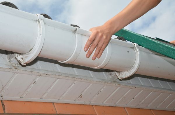 Gutter Reattachment in Blue Springs